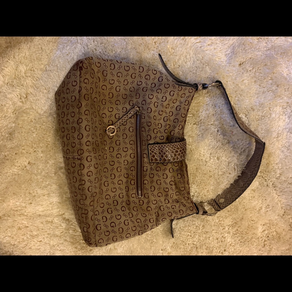 Guess purse - Picture 4 of 4